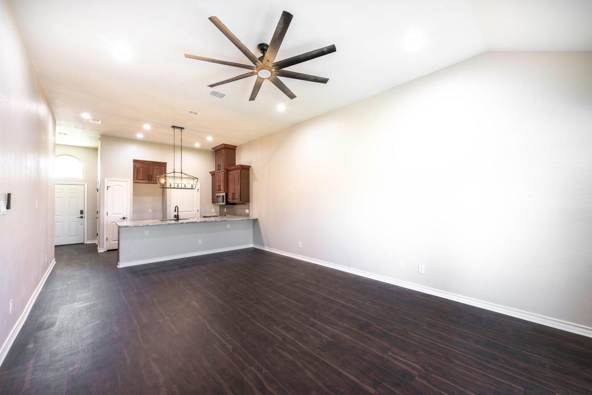 301 Navarro Way Property Photo 11