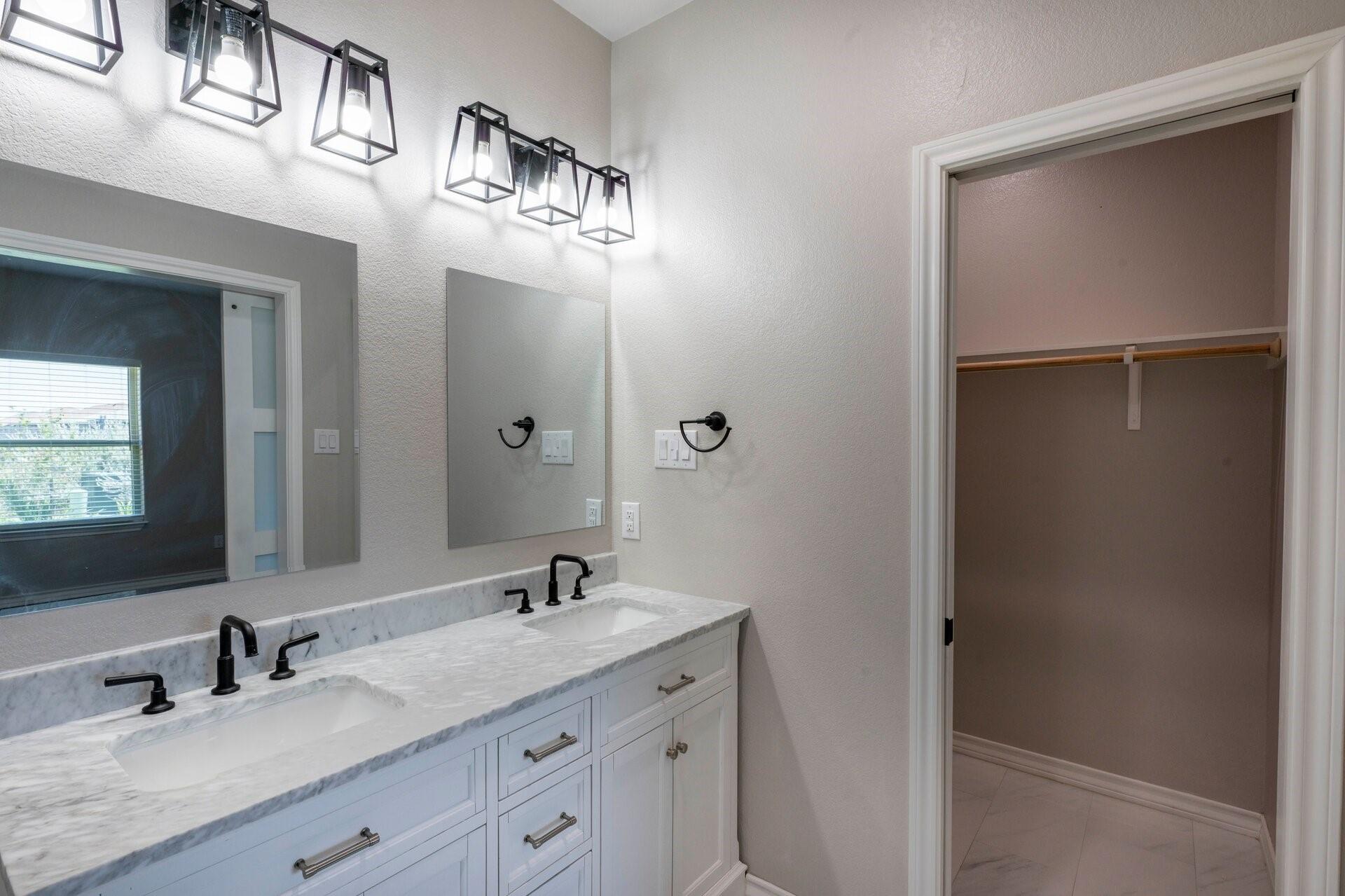 301 Navarro Way Property Photo 14