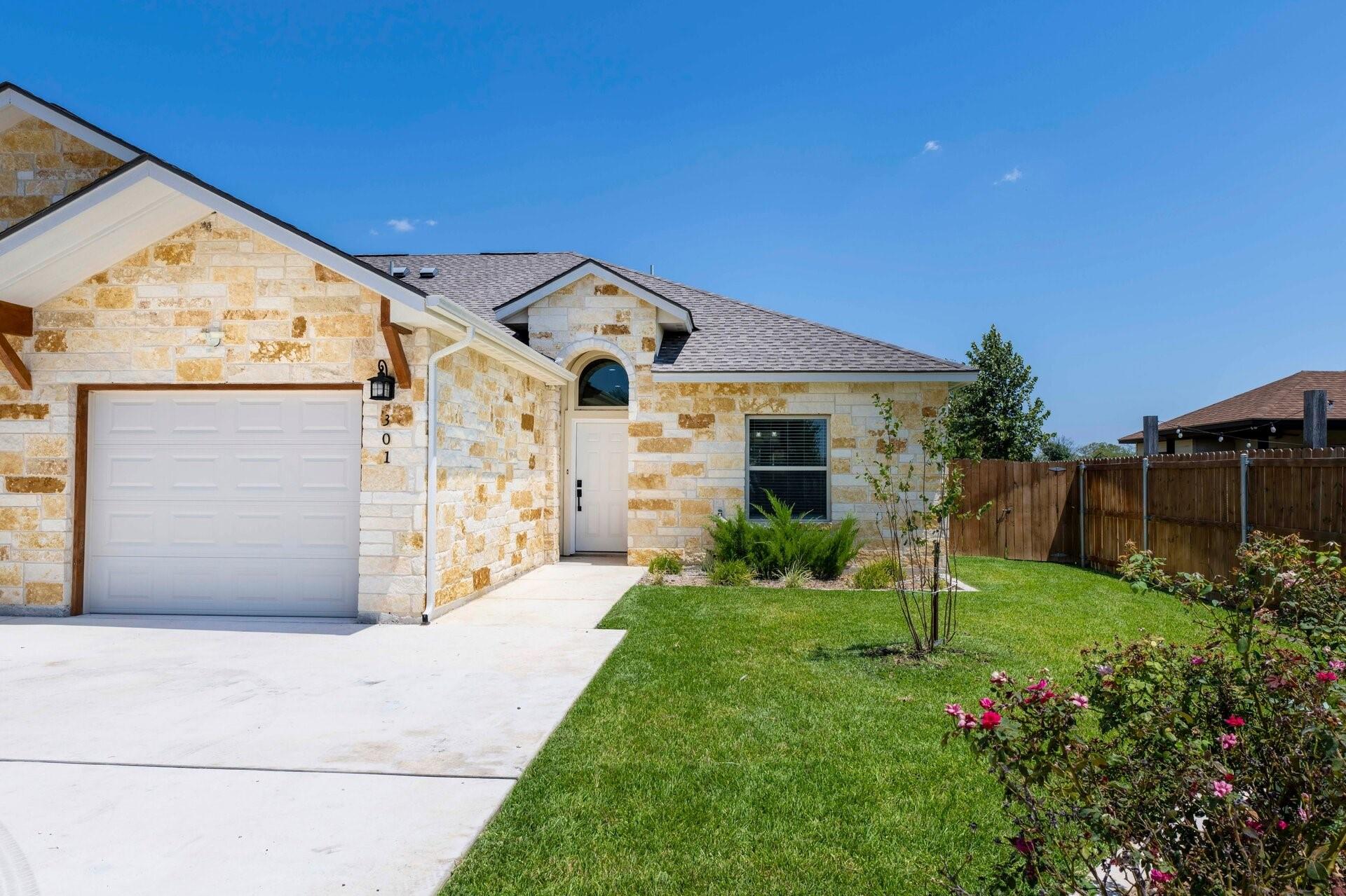 301 Navarro Way Property Photo 27