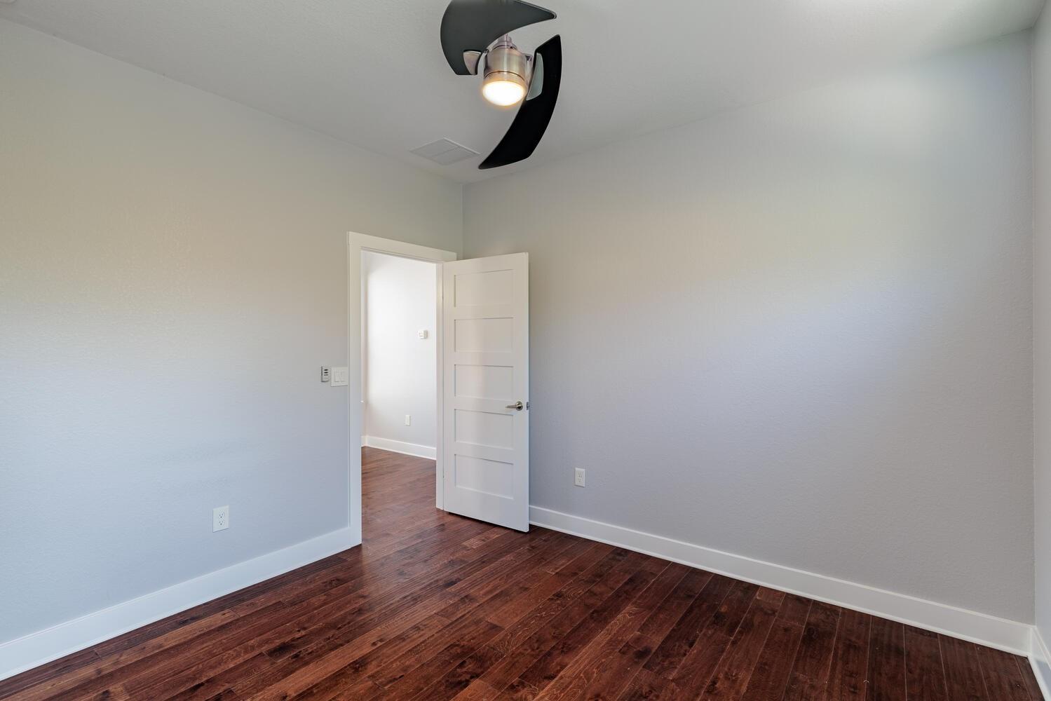 1126 Lott Ave B Property Photo 27