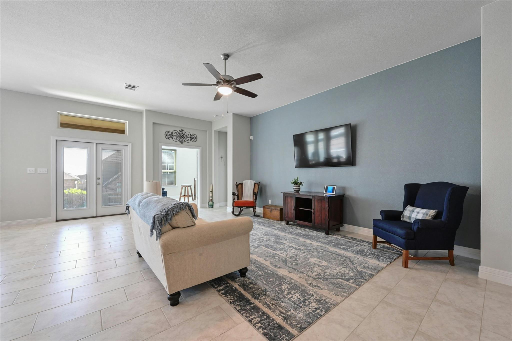 601 Baretta Loop Property Photo 8