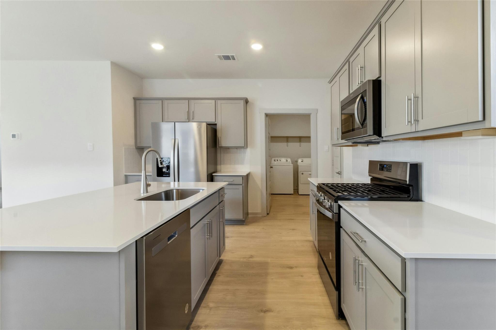 108 New Haven St Property Photo 8