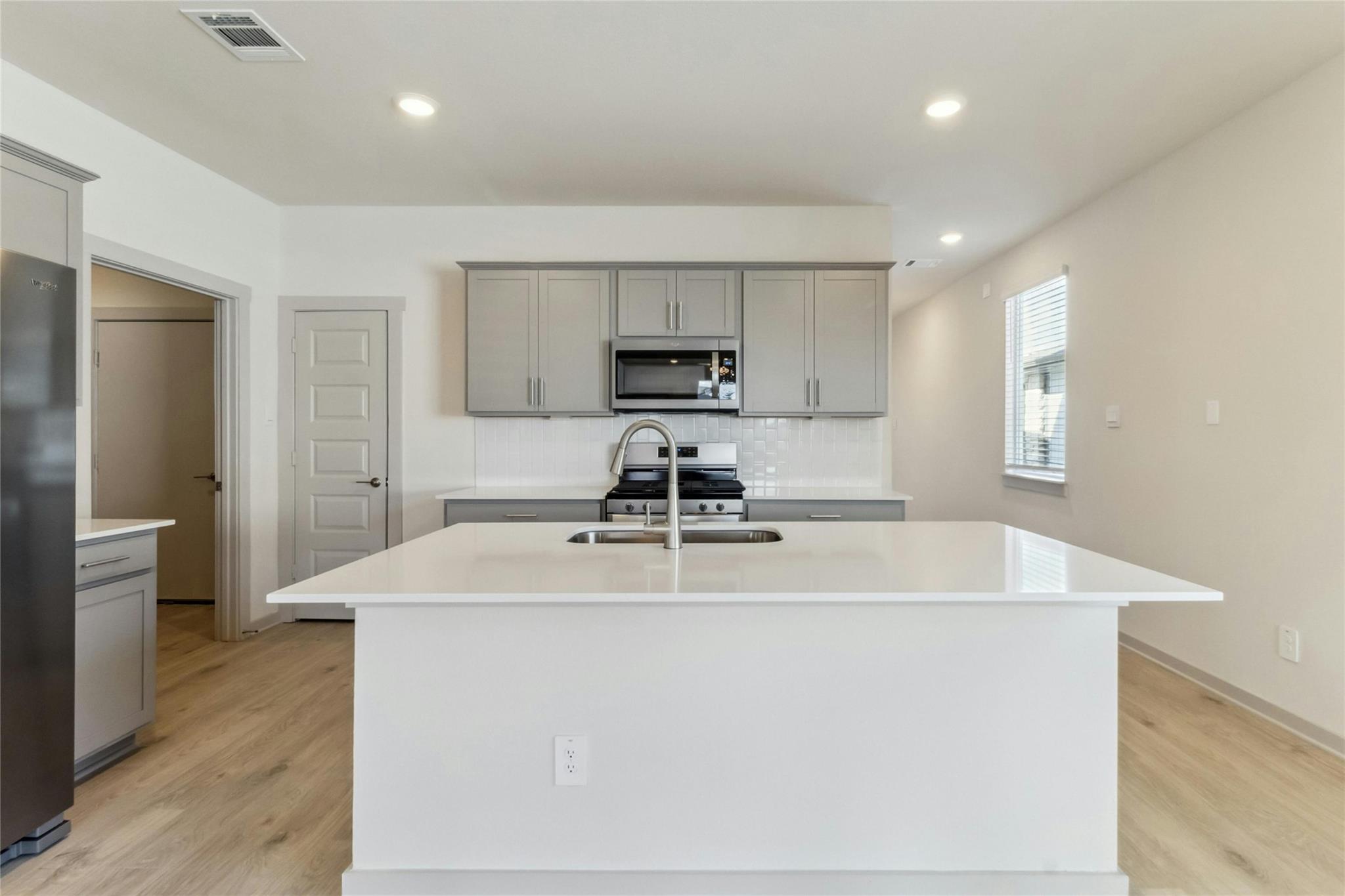 108 New Haven St Property Photo 10