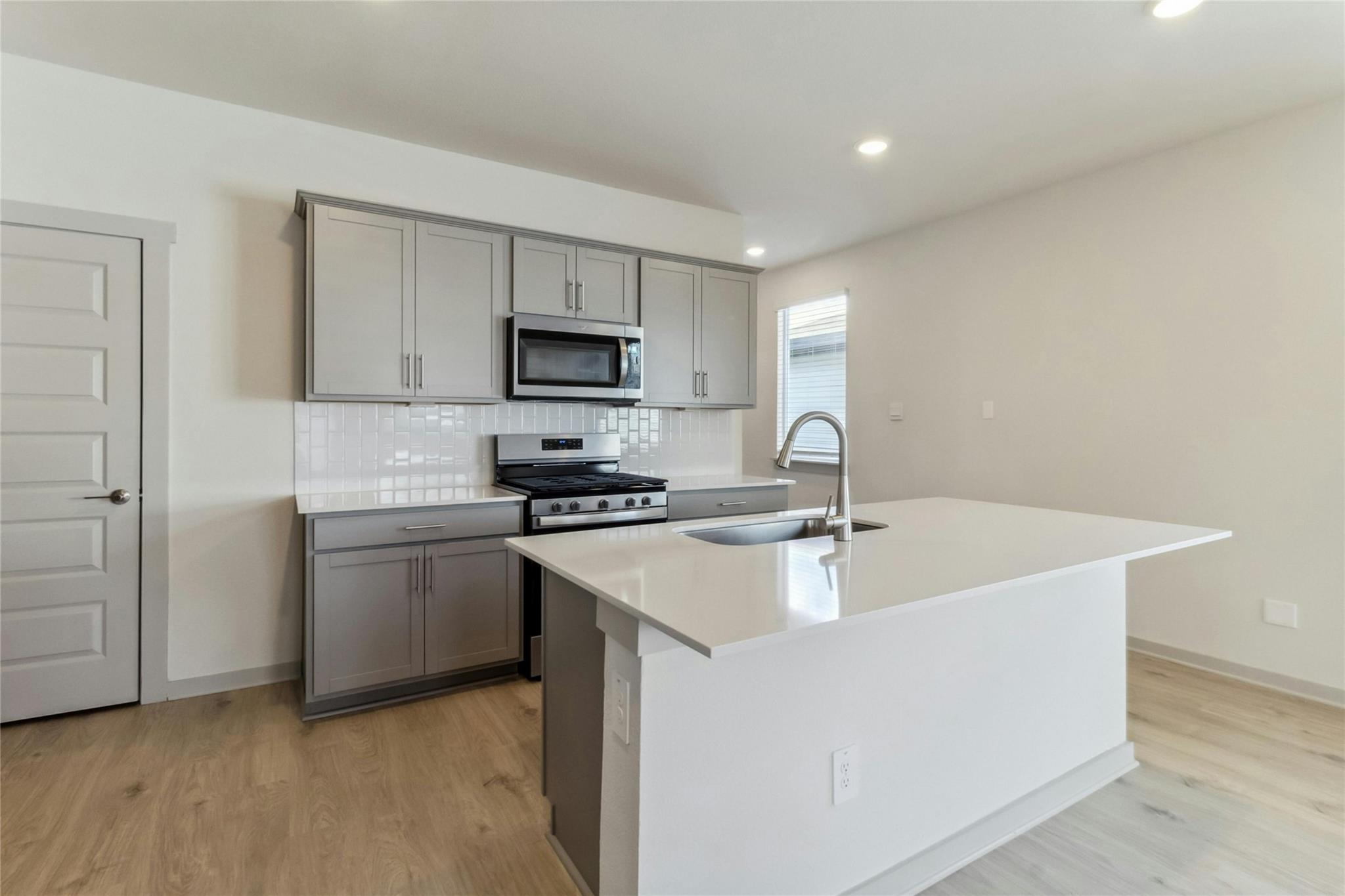 108 New Haven St Property Photo 11
