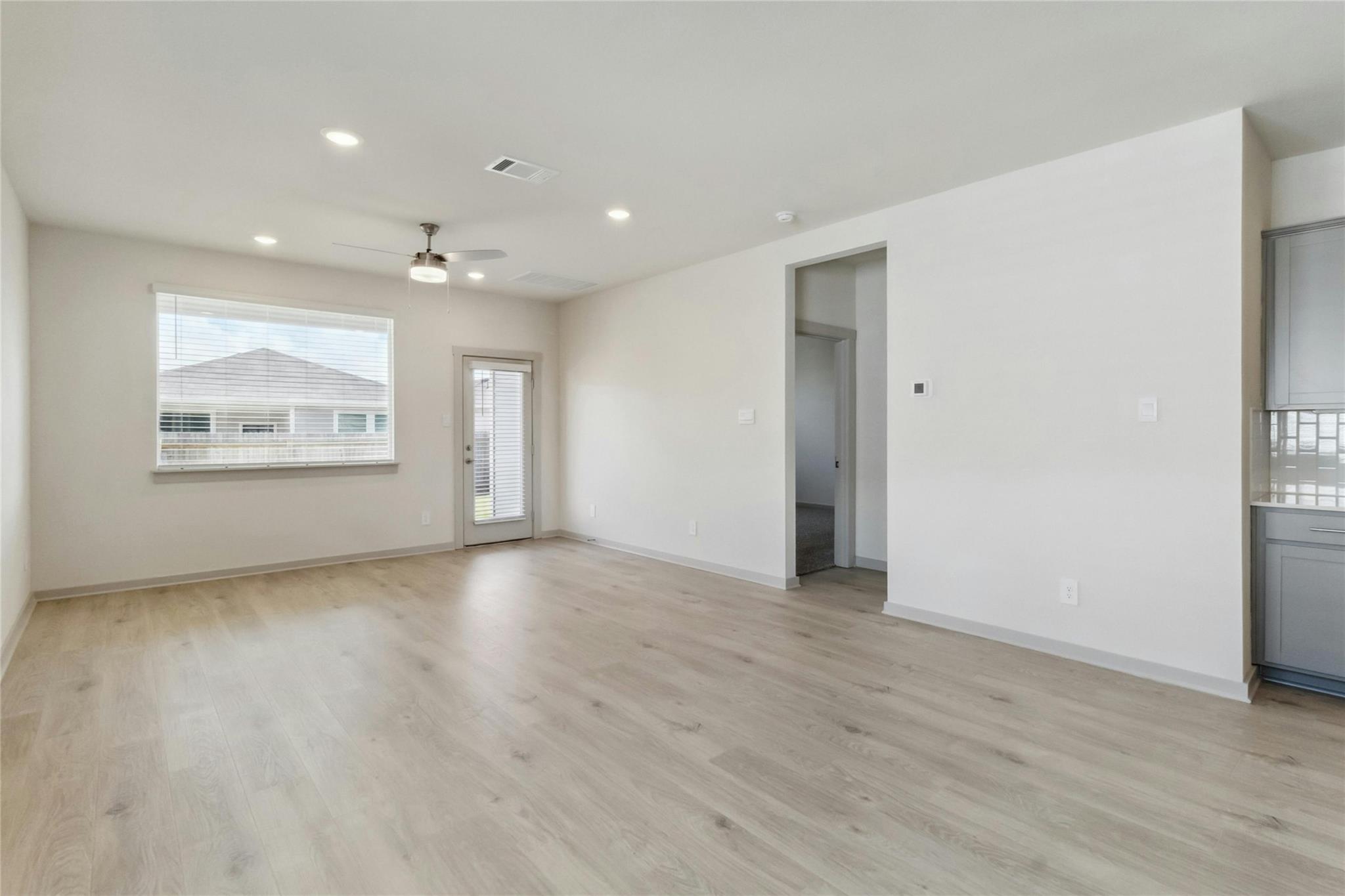 108 New Haven St Property Photo 15