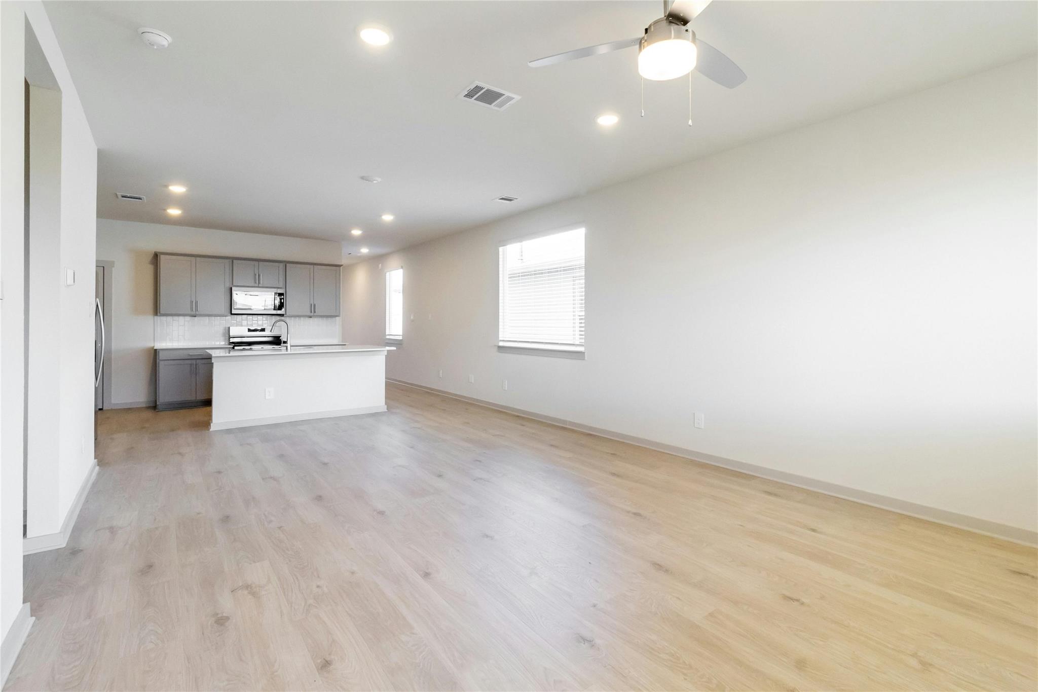 108 New Haven St Property Photo 17