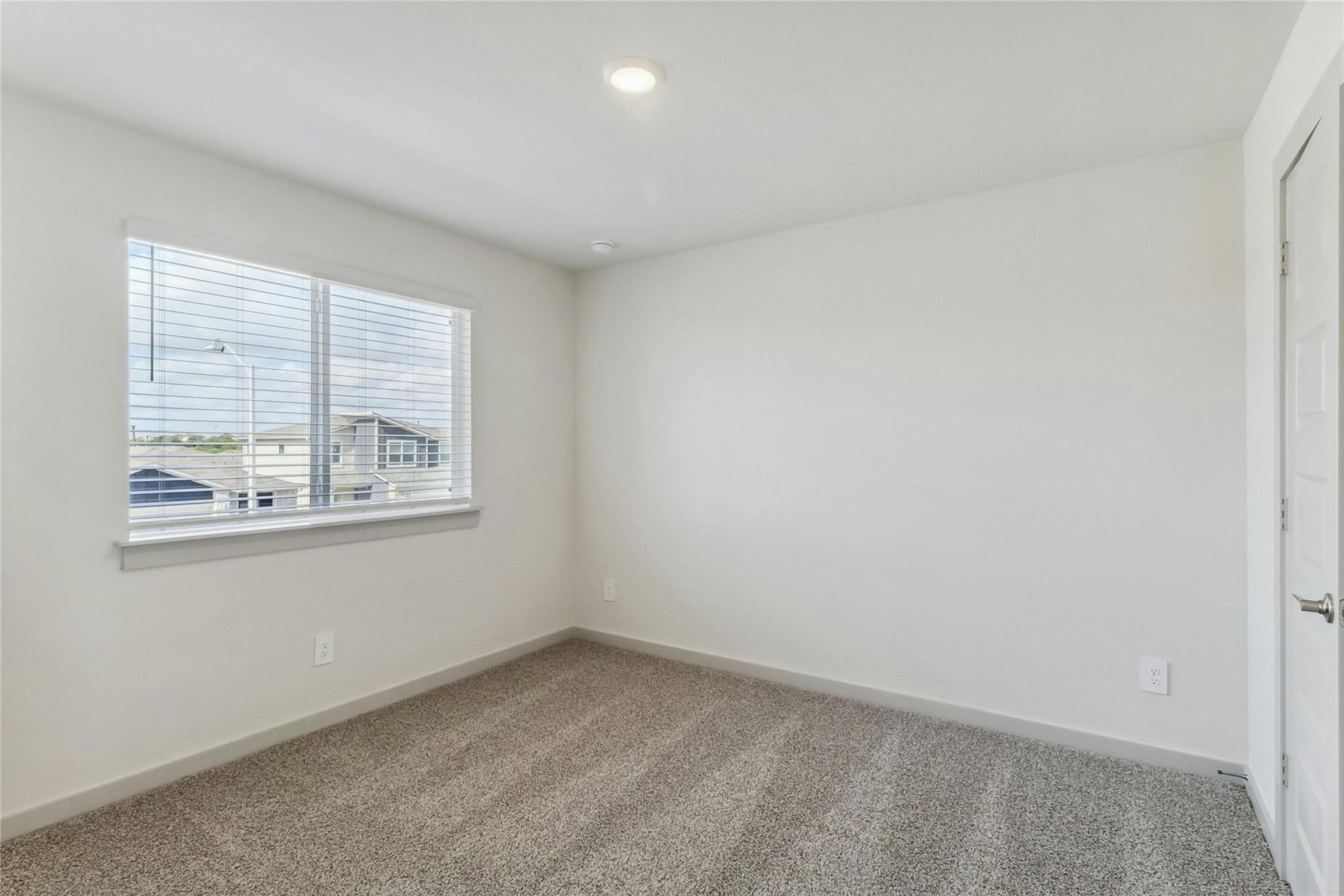 108 New Haven St Property Photo 24