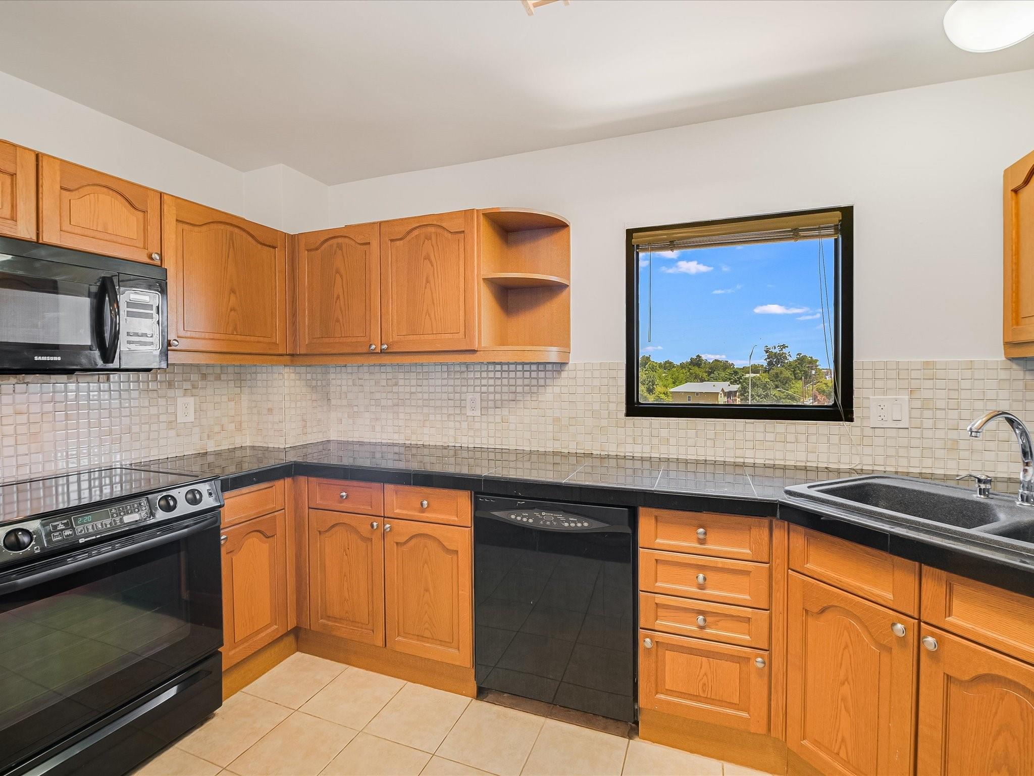 40 N Interstate 35 Freeway 5d4 Property Photo 9