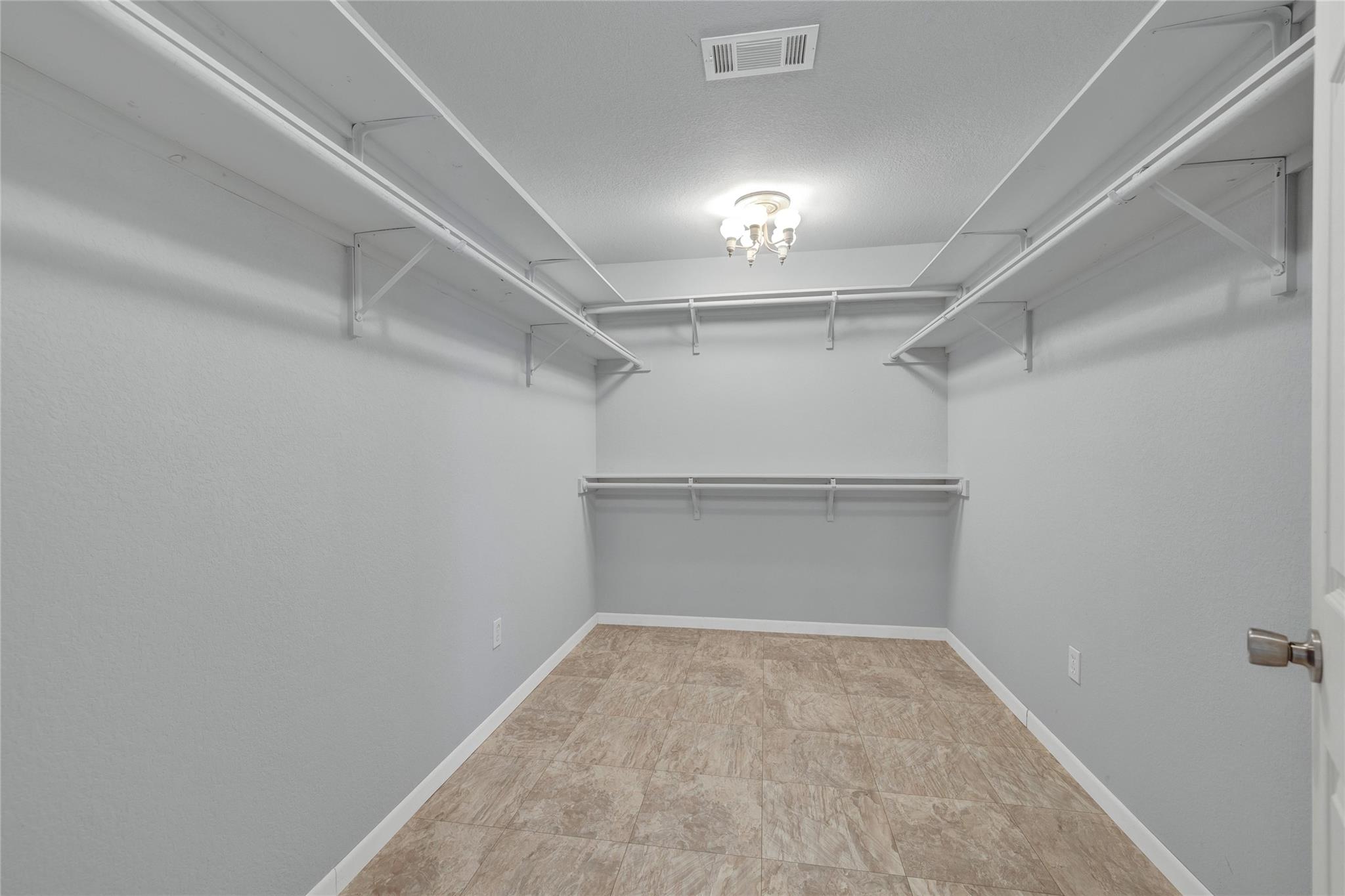 800 N Bishop St Property Photo 23