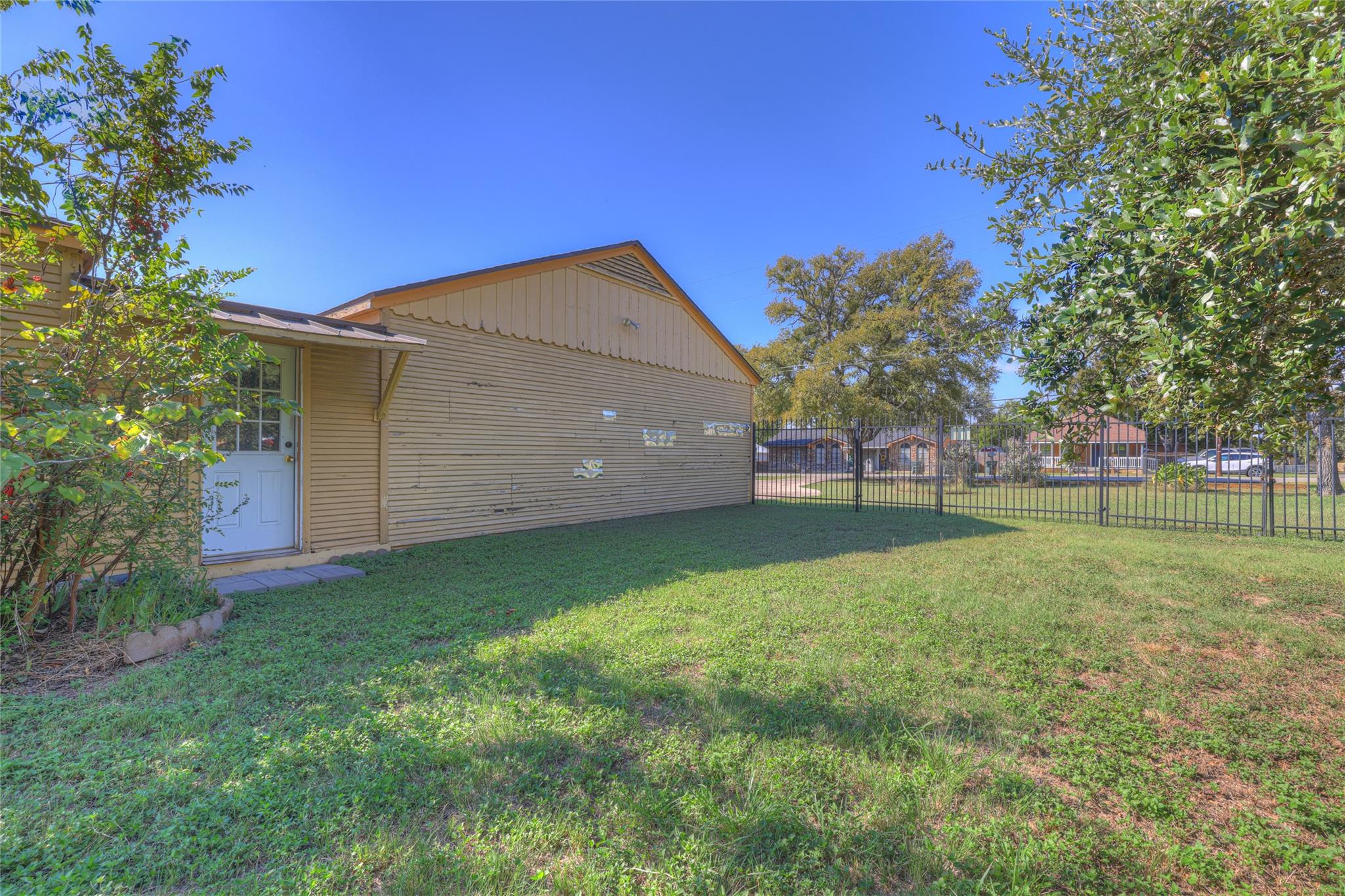 800 N Bishop St Property Photo 26