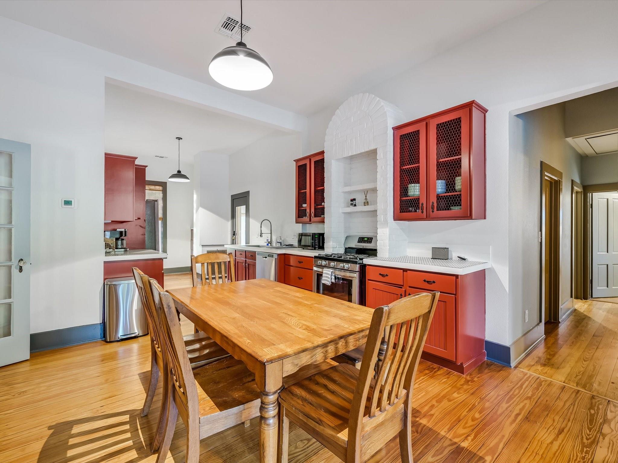 300 Garwood St Property Photo 13
