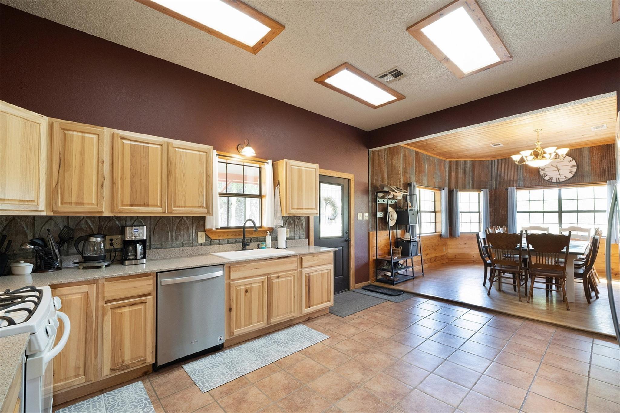 417 County Road 323a Property Photo 9