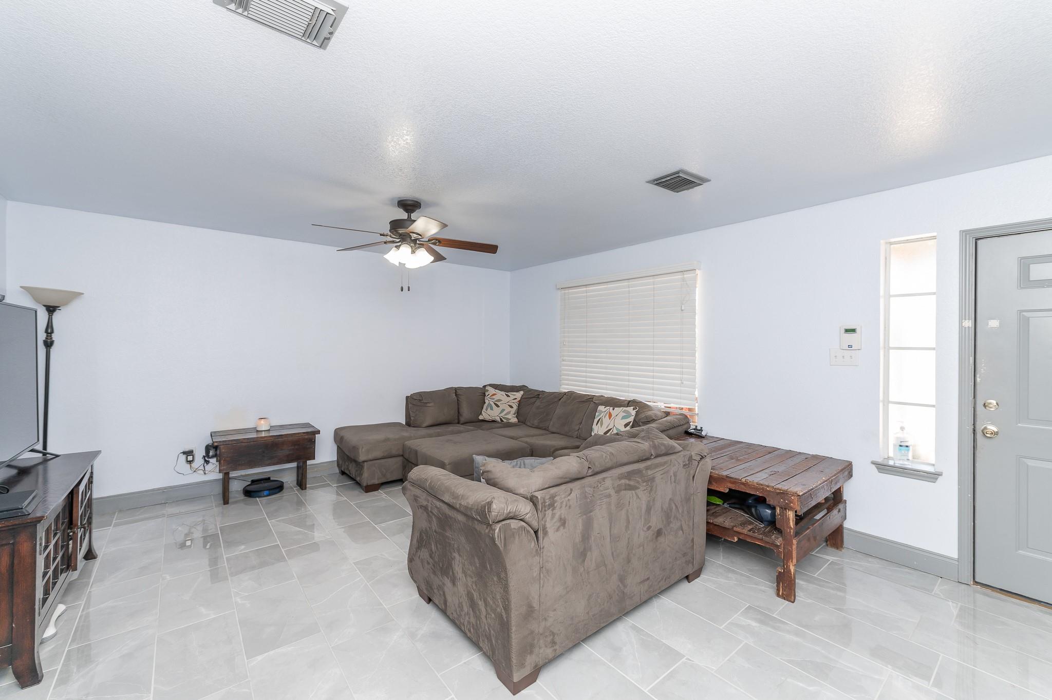 430 Park Dr Property Photo 6