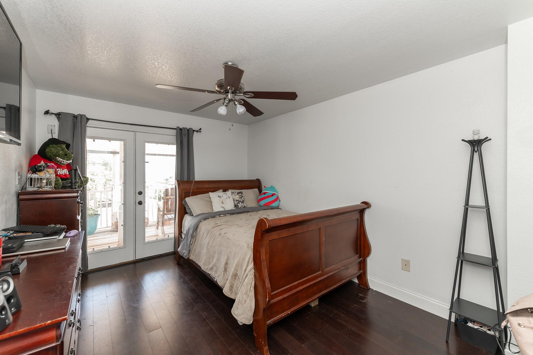 430 Park Dr Property Photo 12
