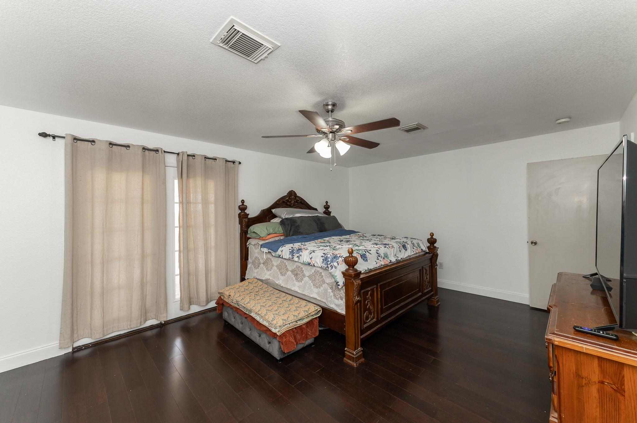430 Park Dr Property Photo 14
