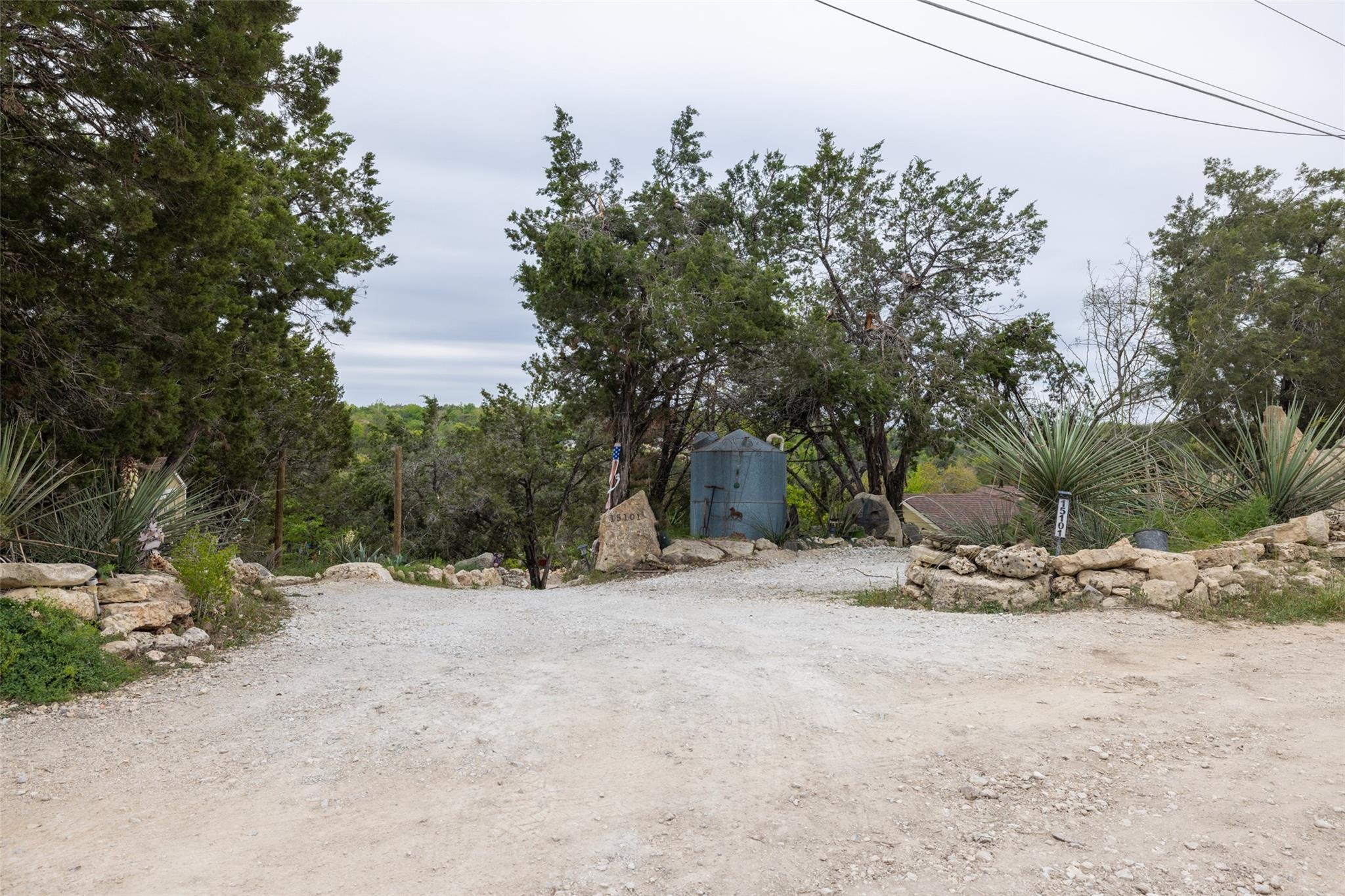 15101 Dexler Dr Property Photo 2