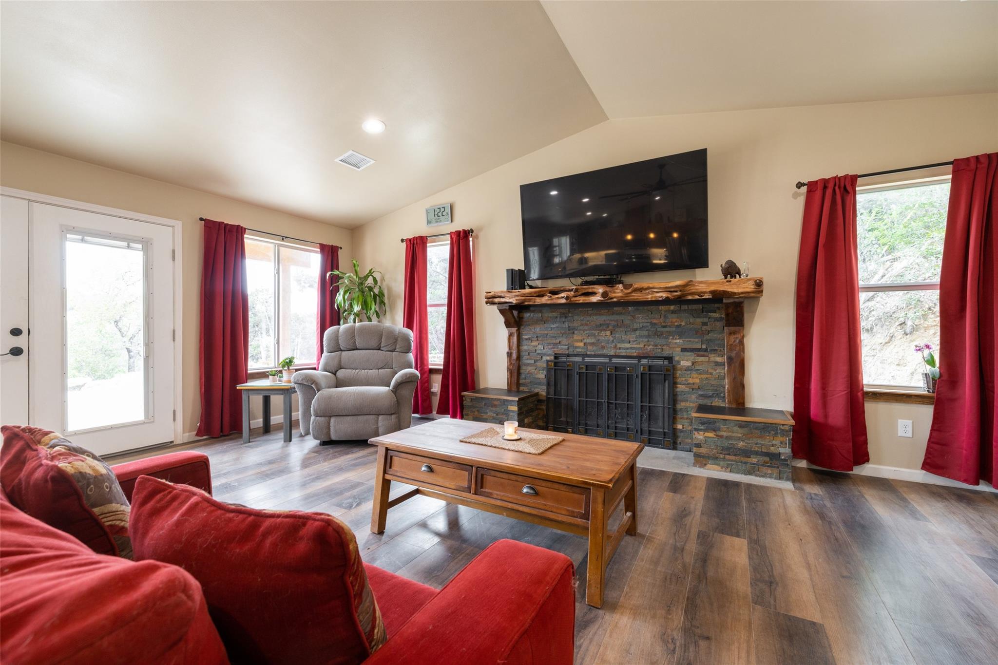 15101 Dexler Dr Property Photo 11