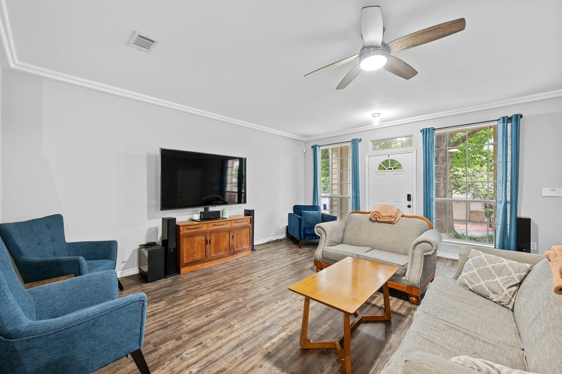 12253 Abbey Glen Ln D Property Photo 4