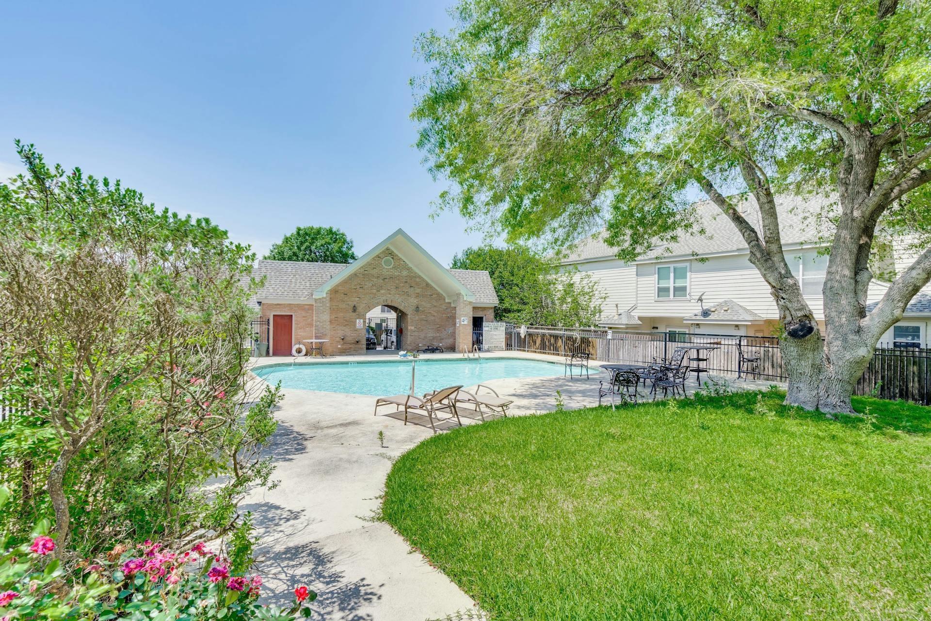 12253 Abbey Glen Ln D Property Photo 26