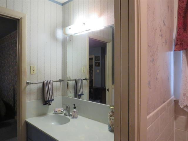 110 W Lakecrest Dr Property Photo 16