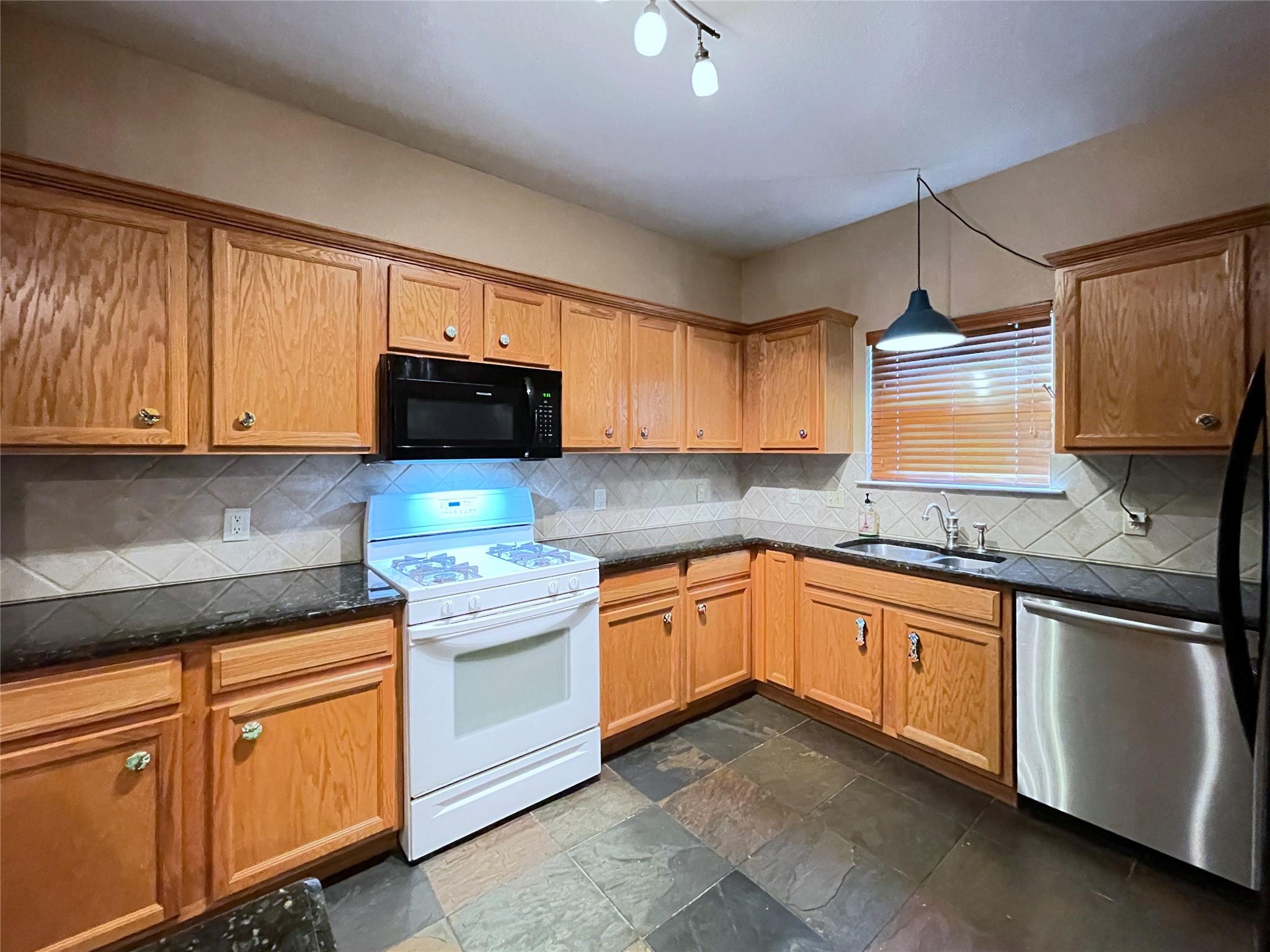 206 Crockett Rd Property Photo 8