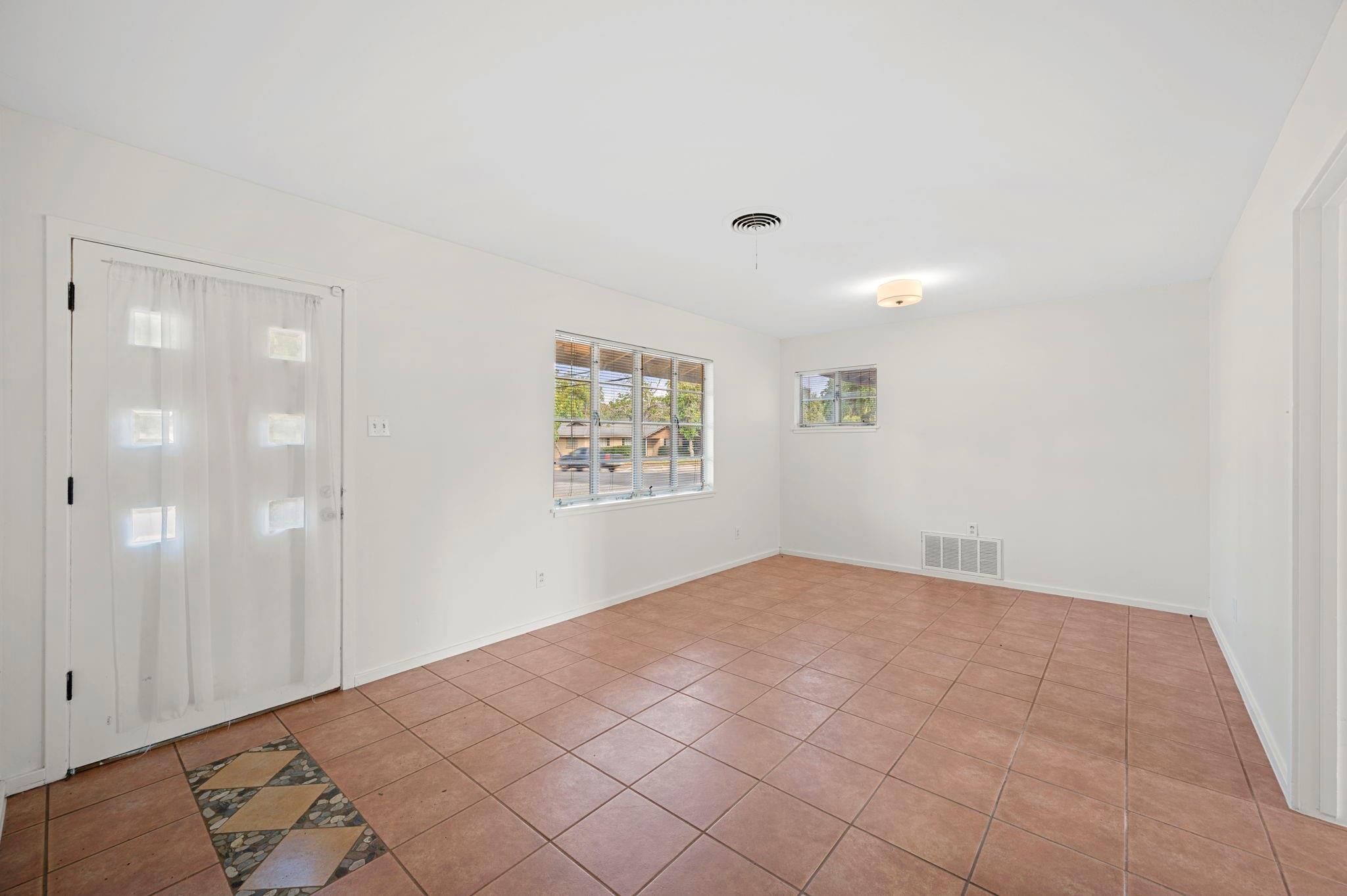 5807 Wynona Ave Property Photo 2