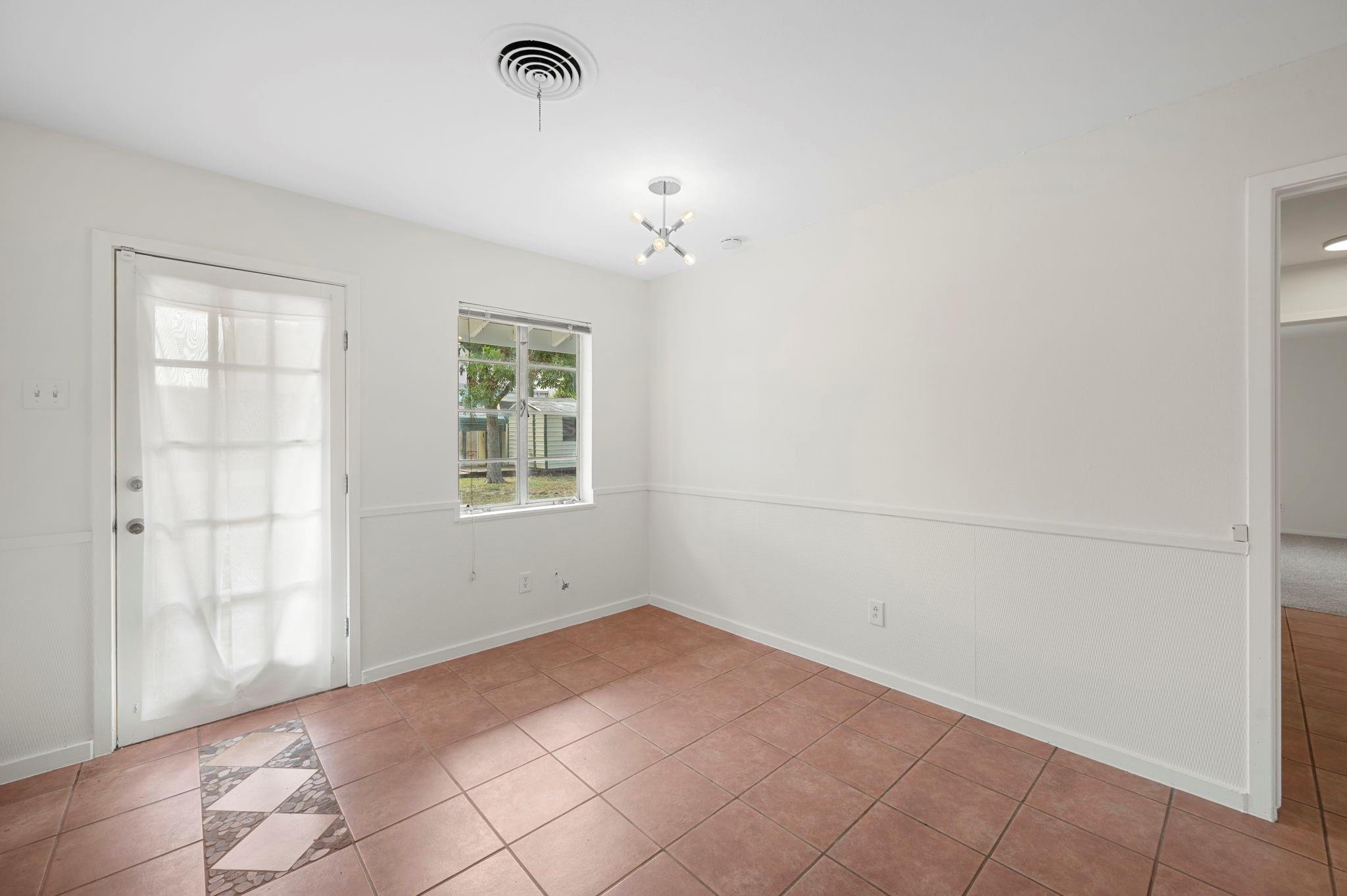 5807 Wynona Ave Property Photo 6