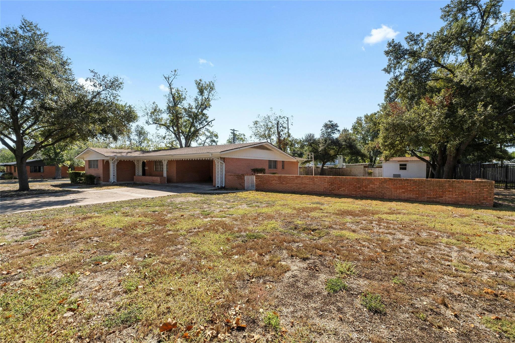 1311 Ridgehaven Dr Property Photo 2