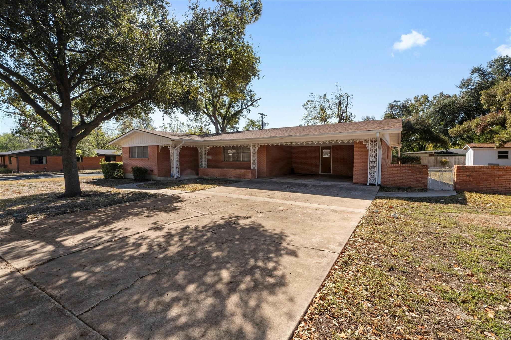 1311 Ridgehaven Dr Property Photo 3