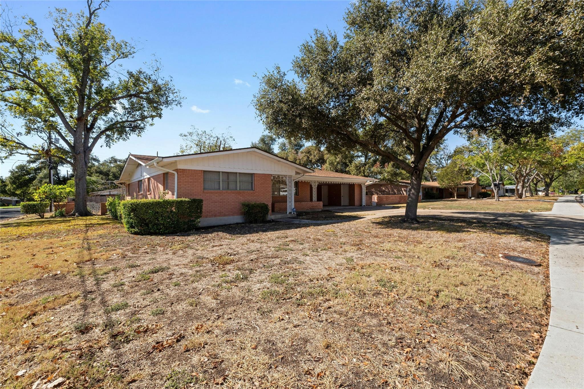 1311 Ridgehaven Dr Property Photo 4