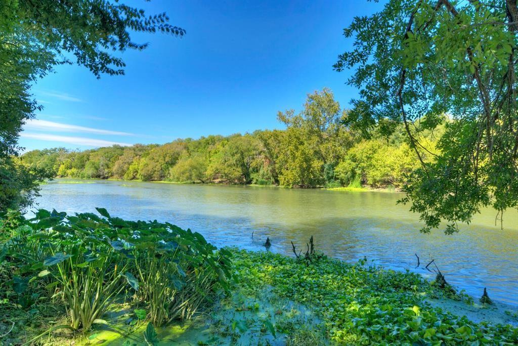 1368 Fm 969 Highway Property Photo 1