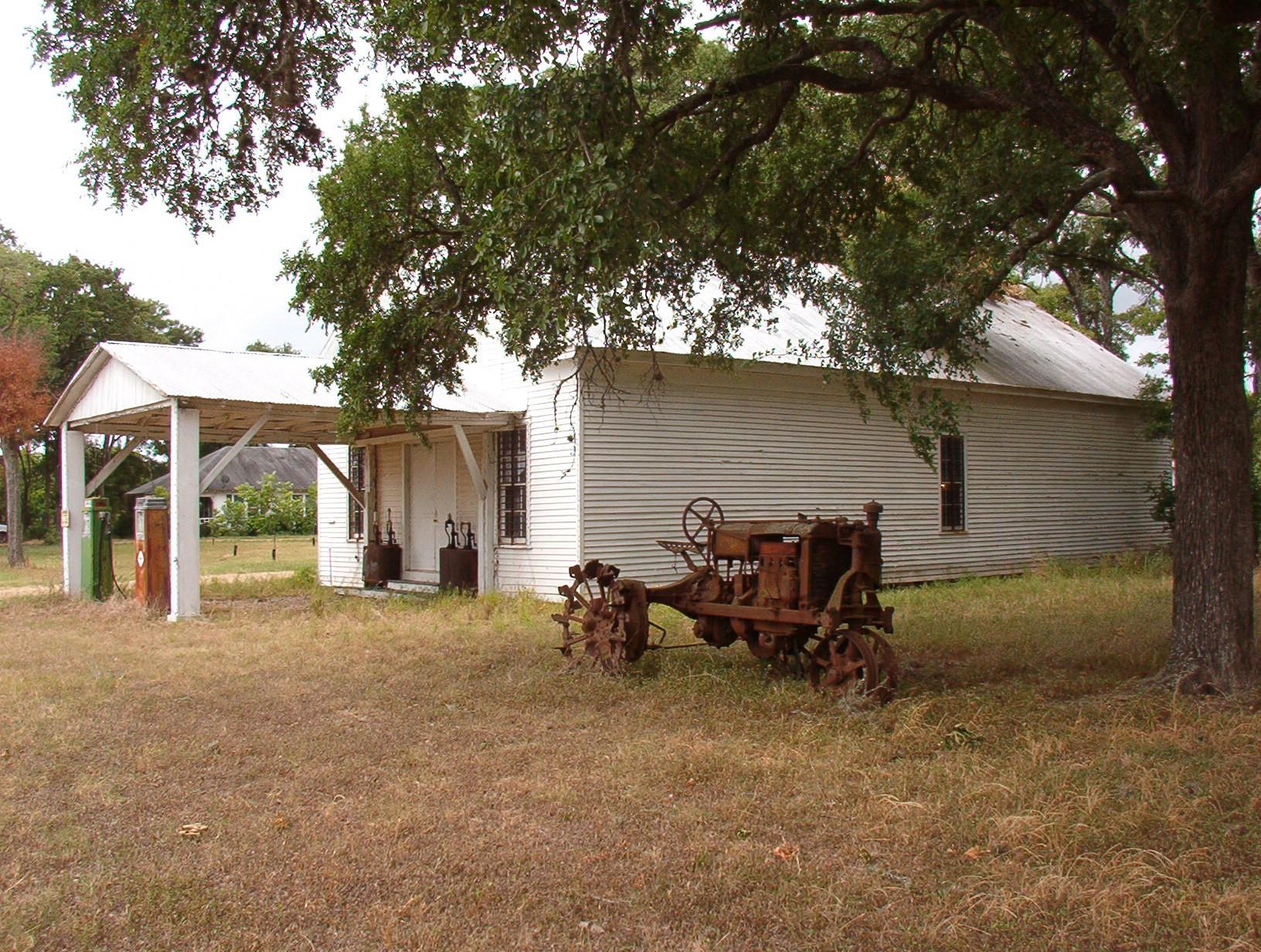 1368 Fm 969 Highway Property Photo 7