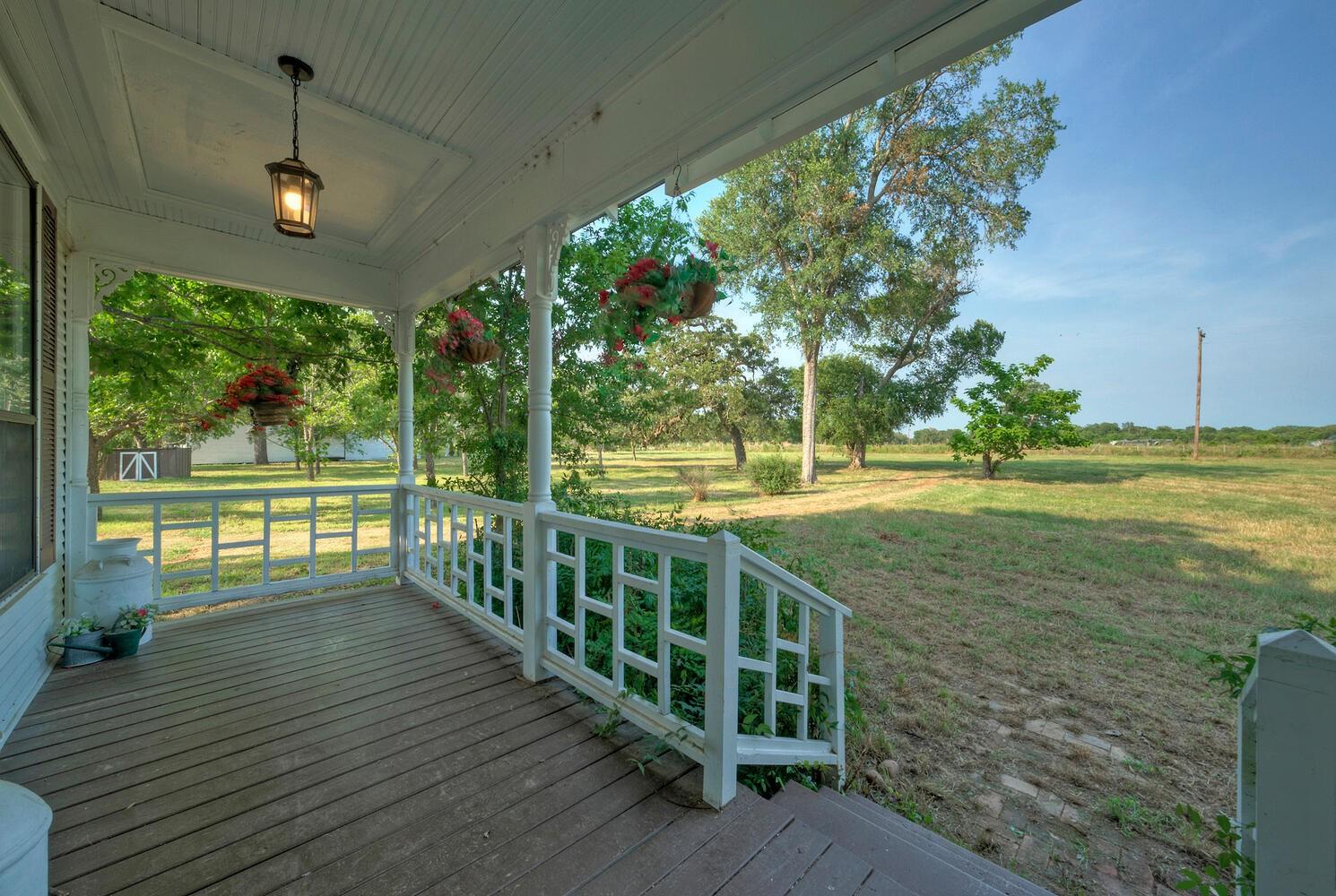 1368 Fm 969 Highway Property Photo 15