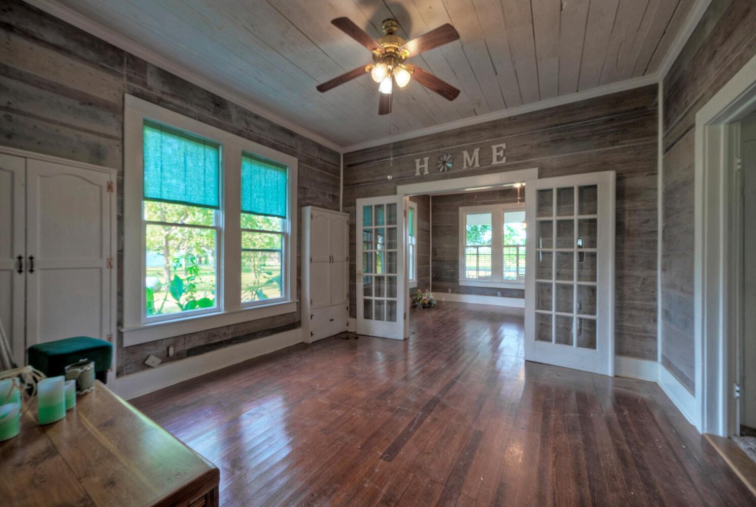 1368 Fm 969 Highway Property Photo 16