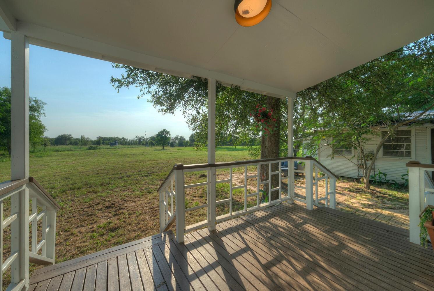 1368 Fm 969 Highway Property Photo 21
