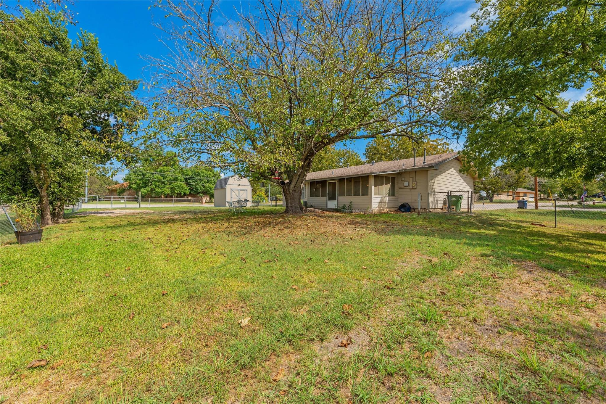 314 Julie St Property Photo 32