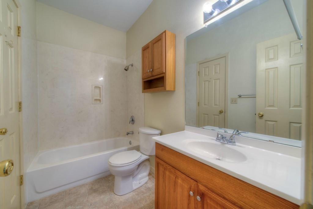 915 W 23rd St 109 Property Photo 12