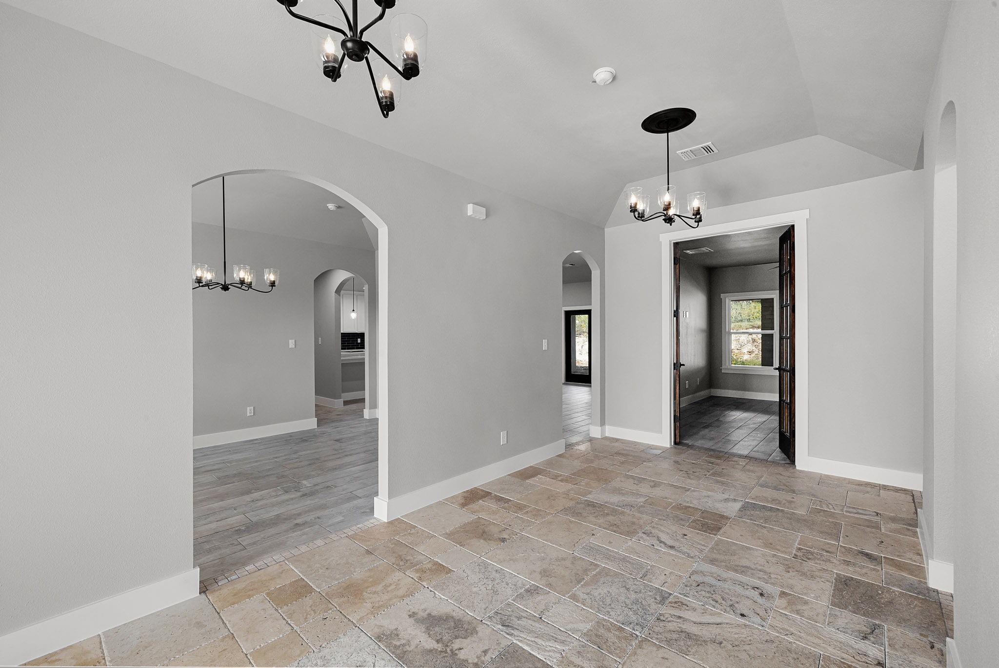 1522 Shady Holw Property Photo 5