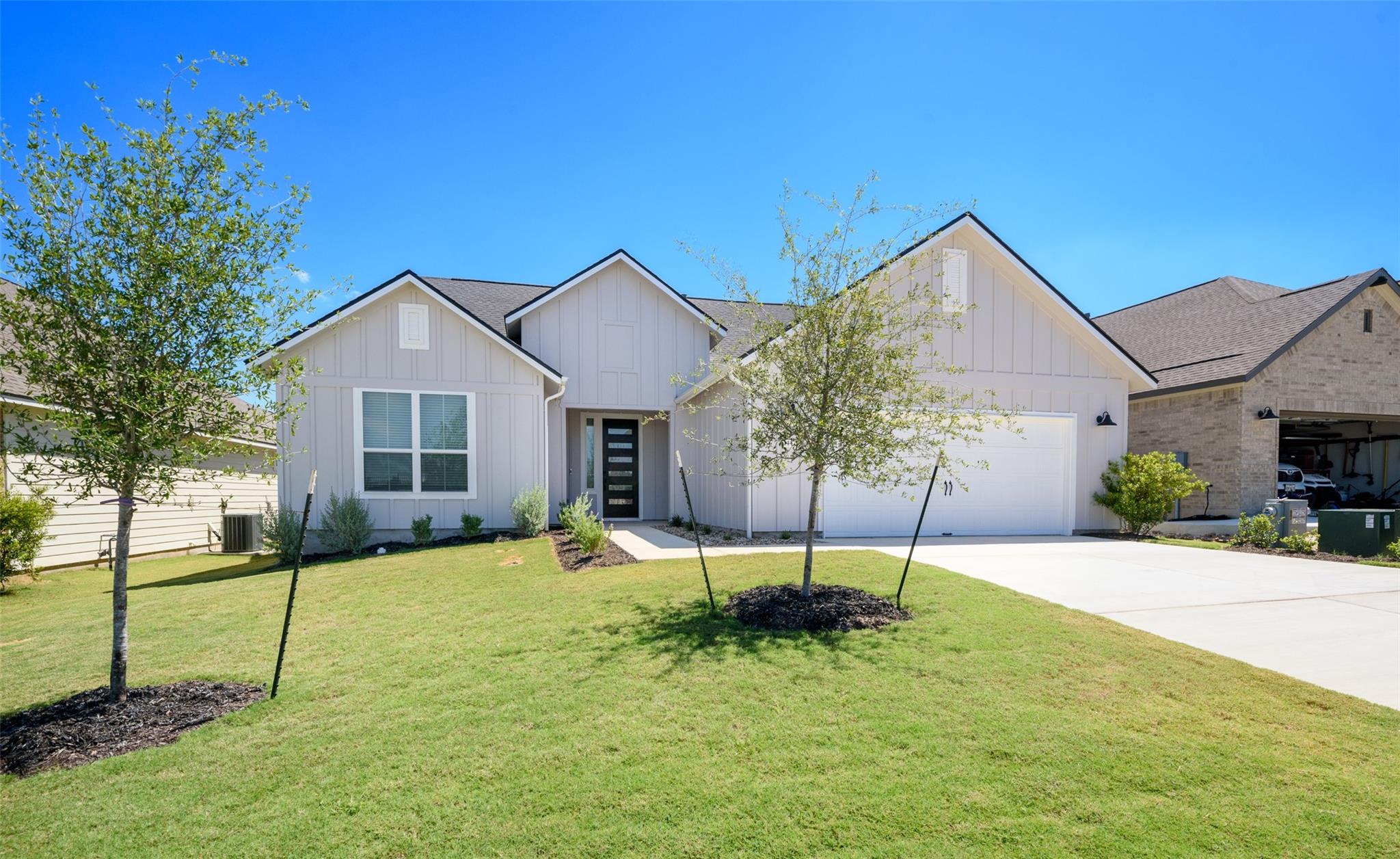 1447 Dancing Oak Ln Property Photo 2