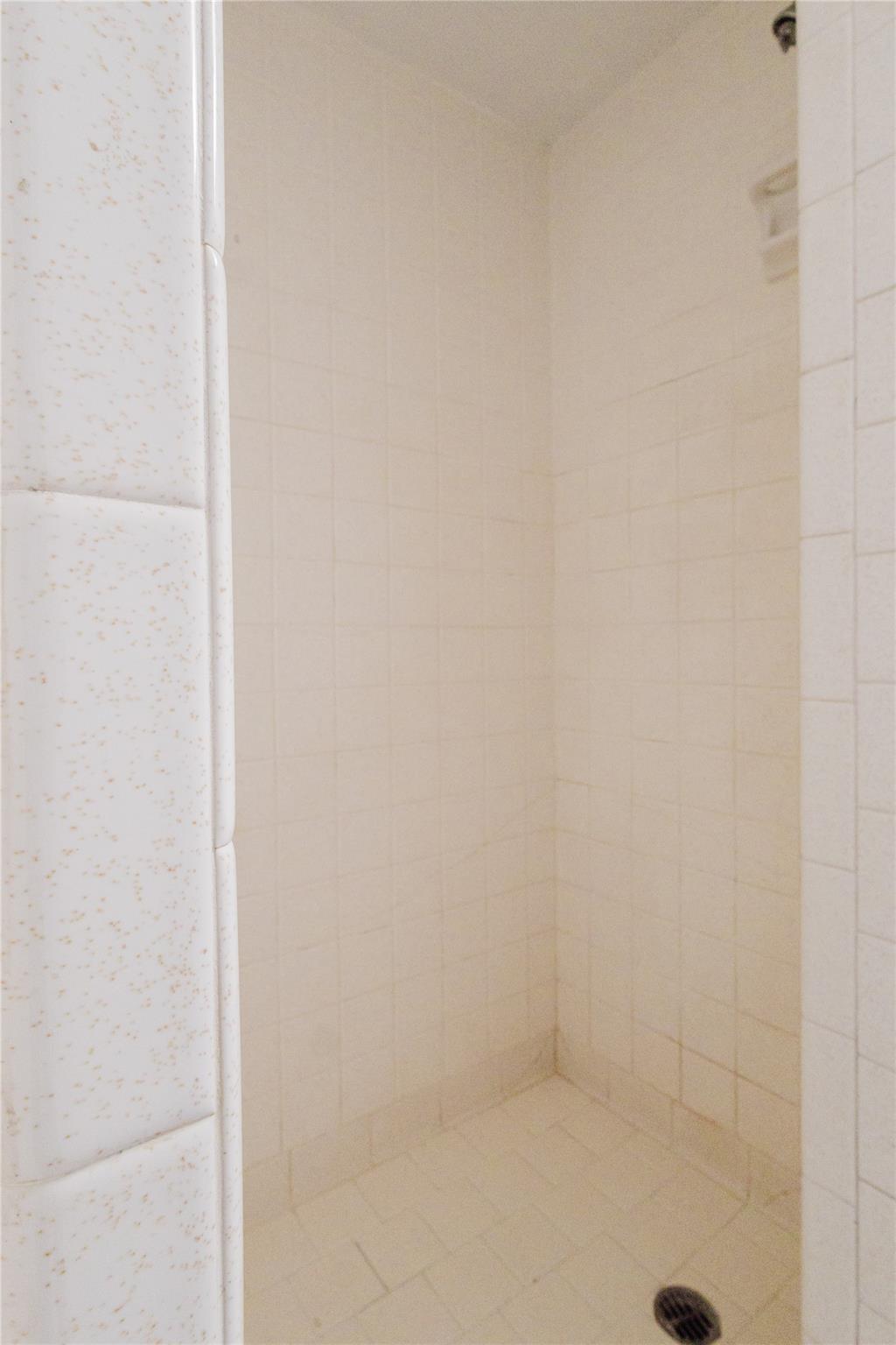 206 E 15th St 5 Property Photo 6