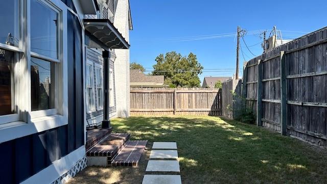 214 W University Ave Property Photo 2