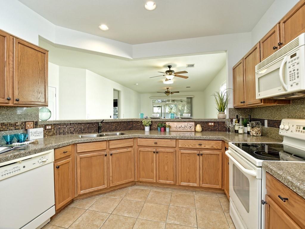119 Hampton Cir Property Photo 5