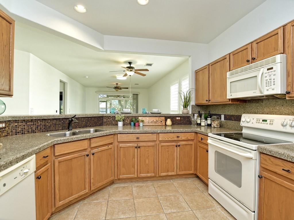 119 Hampton Cir Property Photo 6