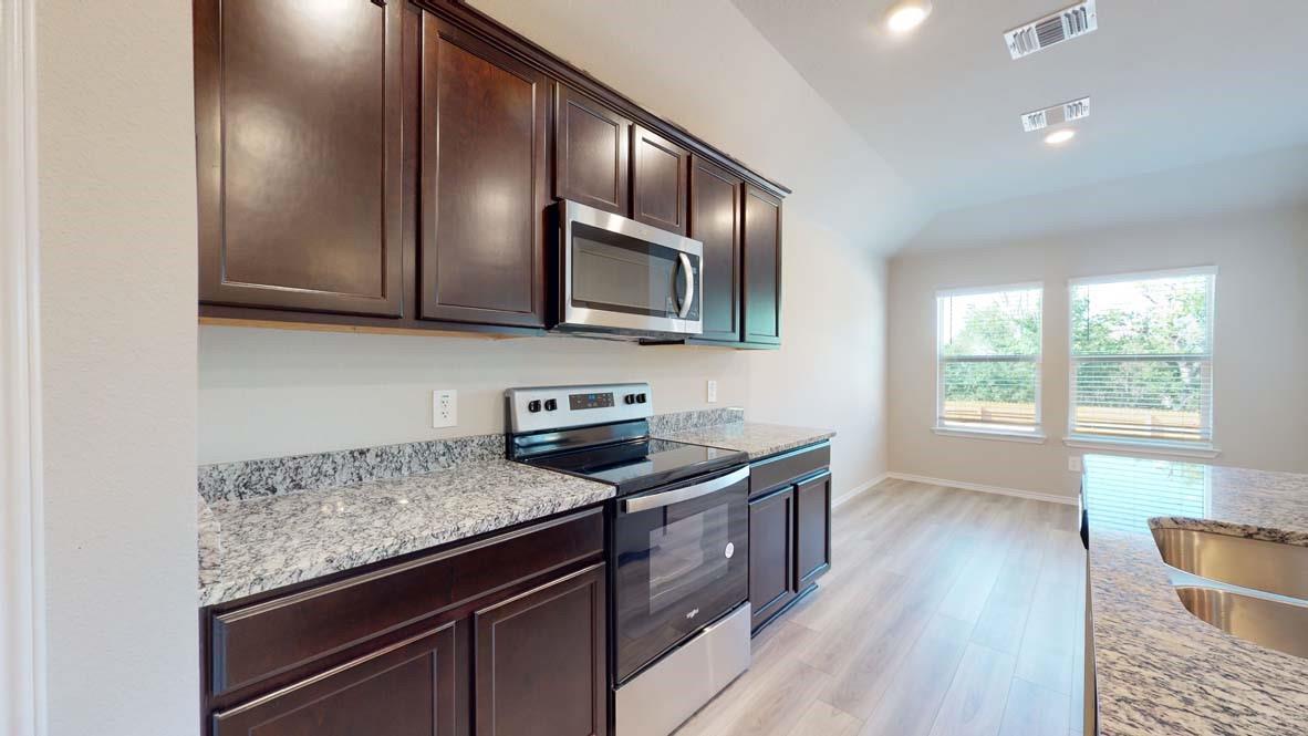 136 Walk Way Property Photo 4