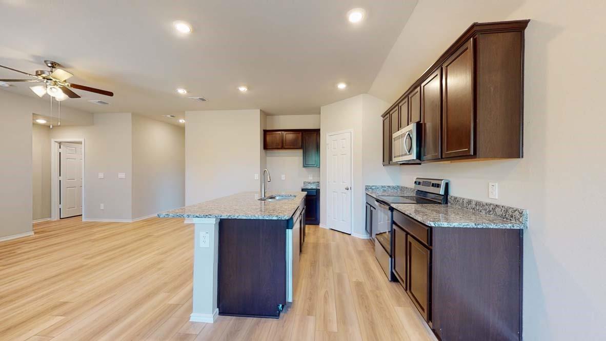 136 Walk Way Property Photo 6