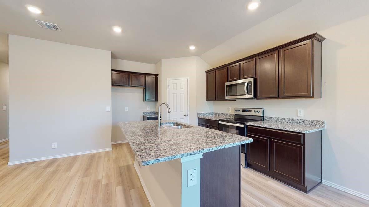 136 Walk Way Property Photo 7