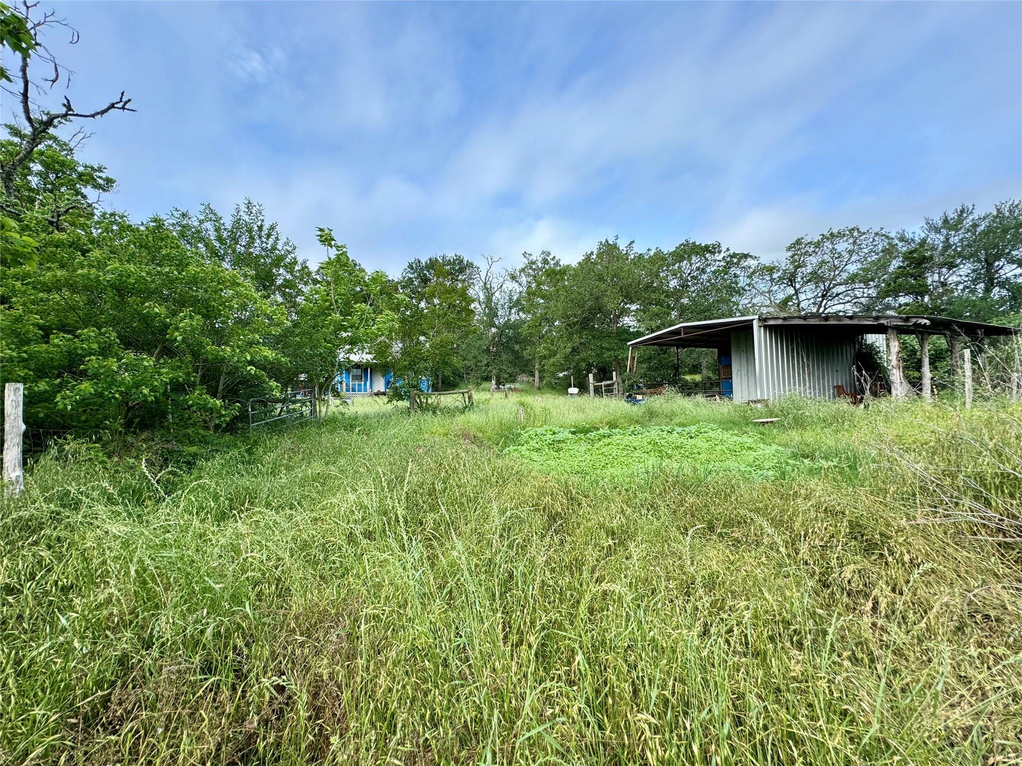 339 Lake View Dr Property Photo 4