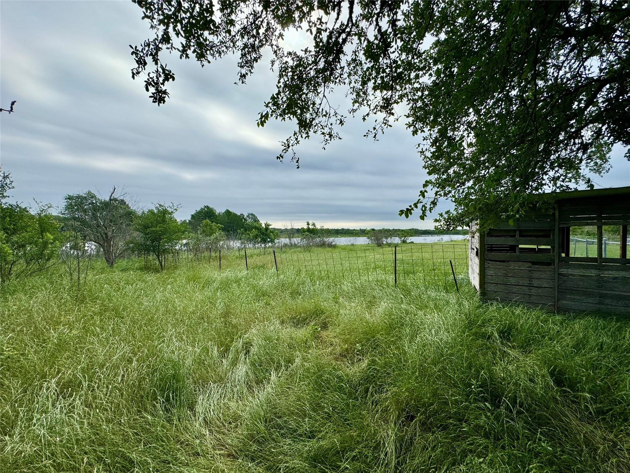 339 Lake View Dr Property Photo 6