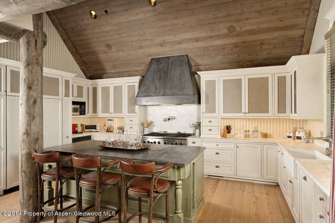 1240 Riverside Drive Property Photo 7