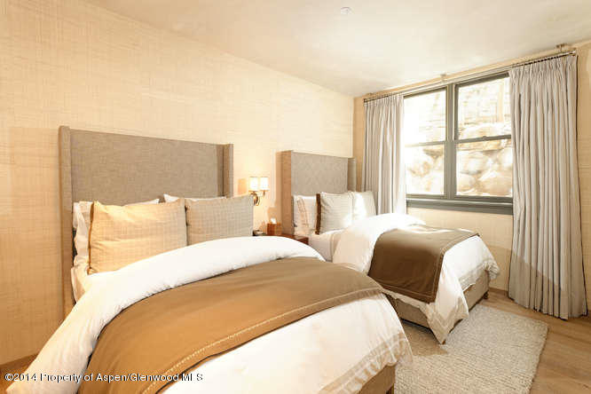 1240 Riverside Drive Property Photo 14
